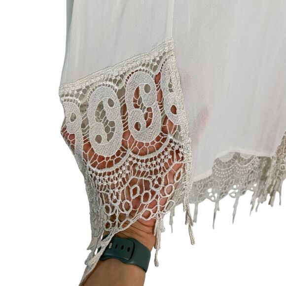 Chico’s ivory lace trim flowy top size large - Picture 3 of 6